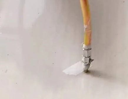 长寿瓷砖空鼓维修公司专业解答在瓷砖铺贴过程中，如果使用的砂料过粗（如全部使用了粗砂），可能会导致以下问题